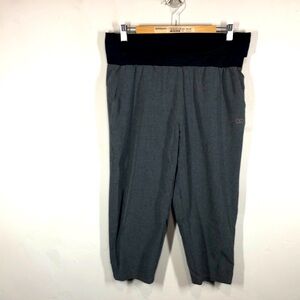 Calia by Carrie Underwood gray cropped pants size medium